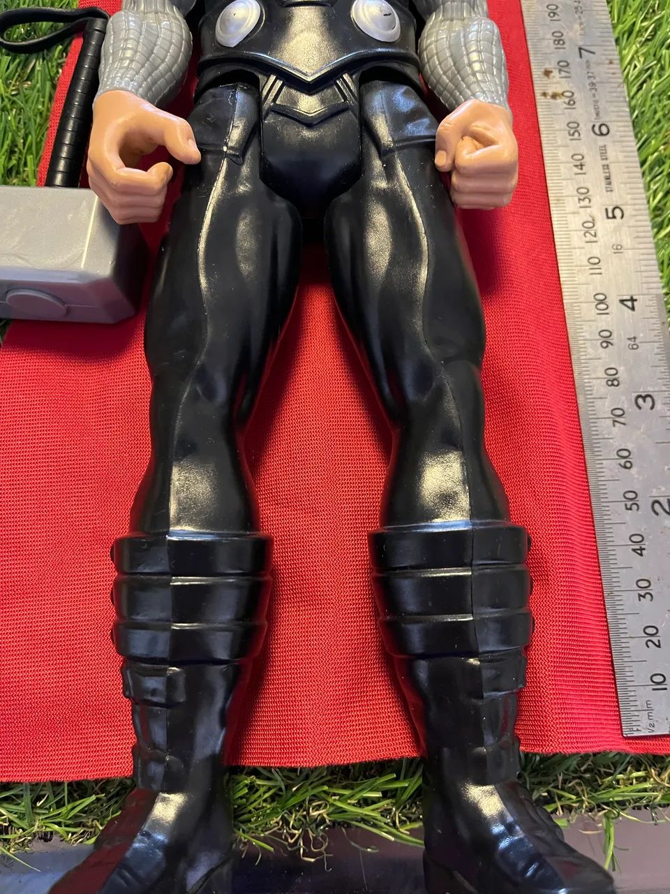 Thor, da Marvel, com seu martelo Mjölnir - Foto 2