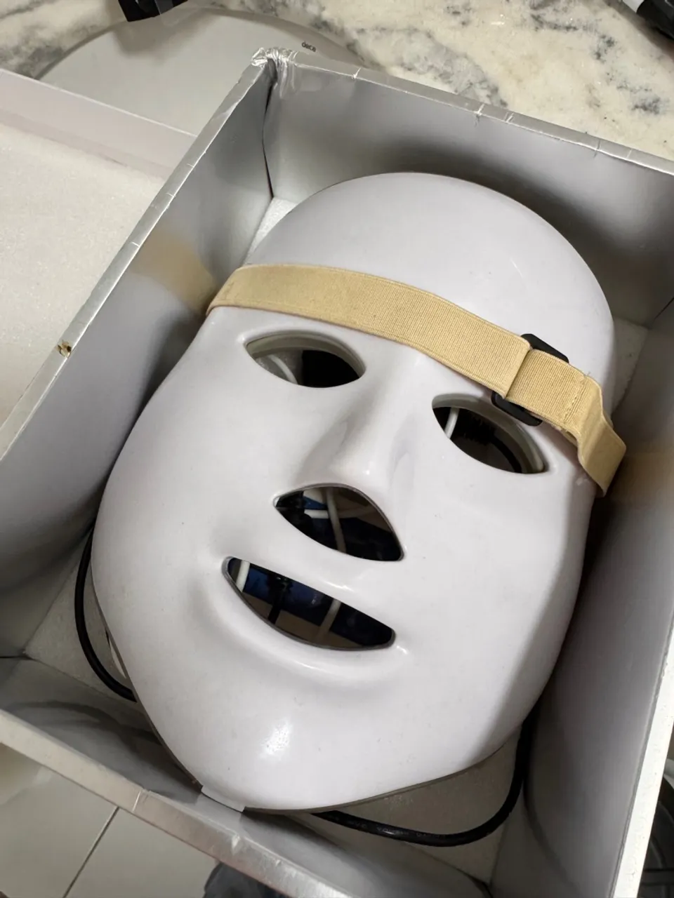 Máscara de LED para tratamento facial