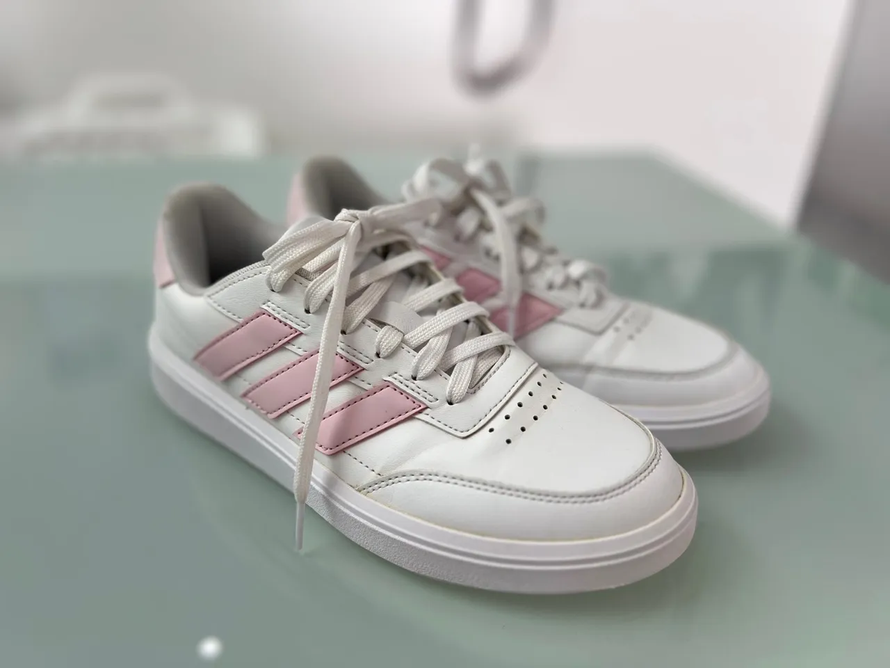 Tênis Adidas Tênis Courtblock Branco com Detalhes Rosa
