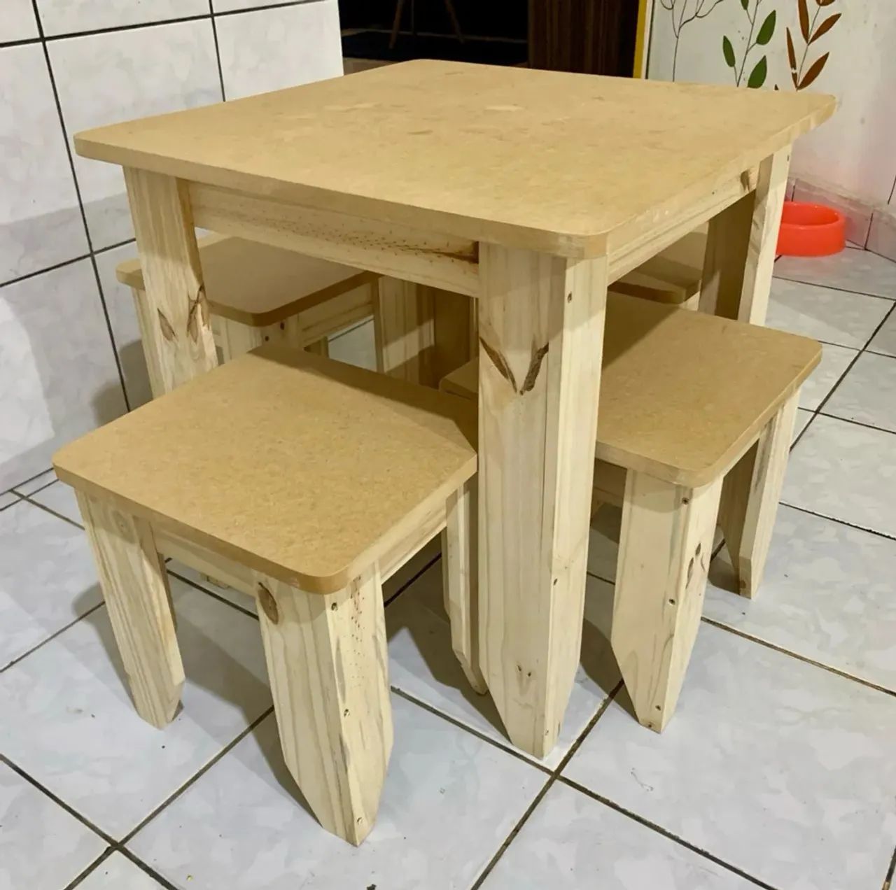 Aluguel - Conjunto de Mesa Infantil  - Foto 2