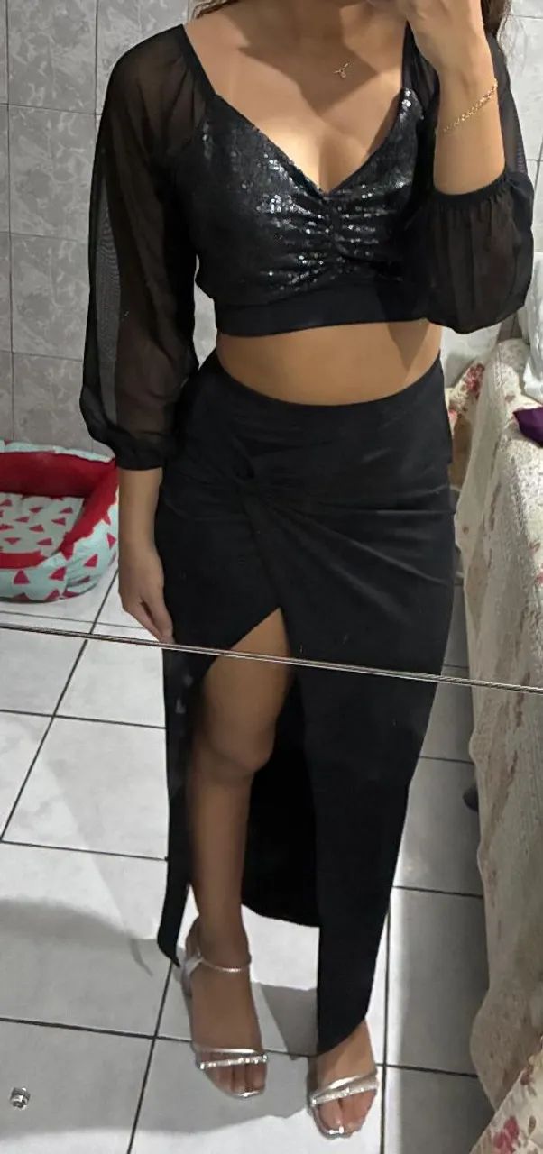 Vendo cropped preto brilhoso com manga de tule - Foto 3
