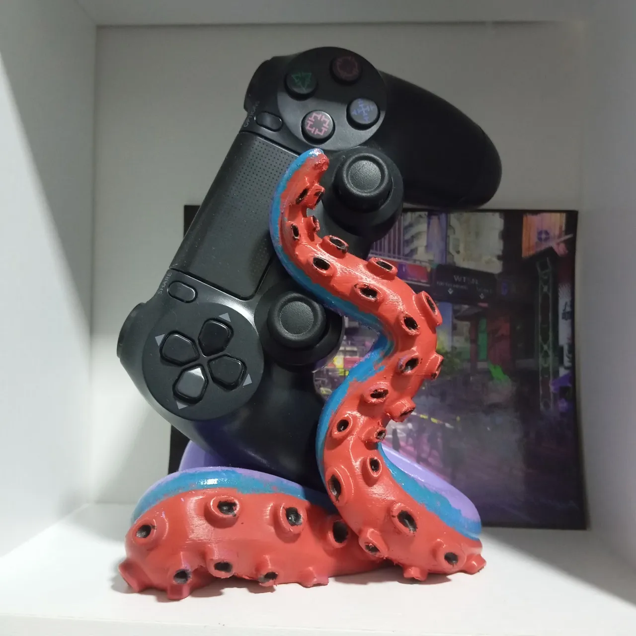 Escultura de Controle de PS4 com Tentáculos