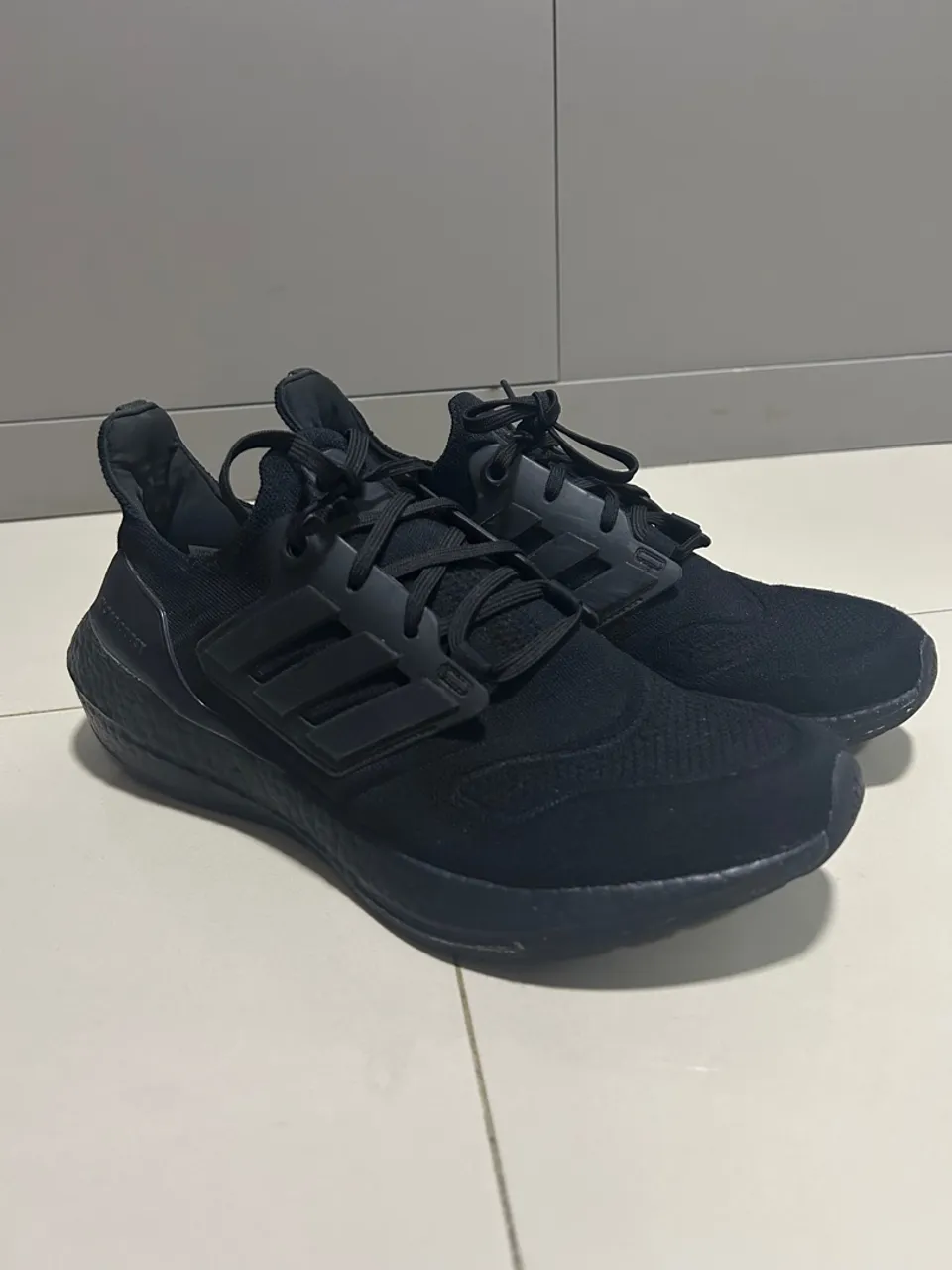 Tênis Adidas Ultraboost 23, bem conservado