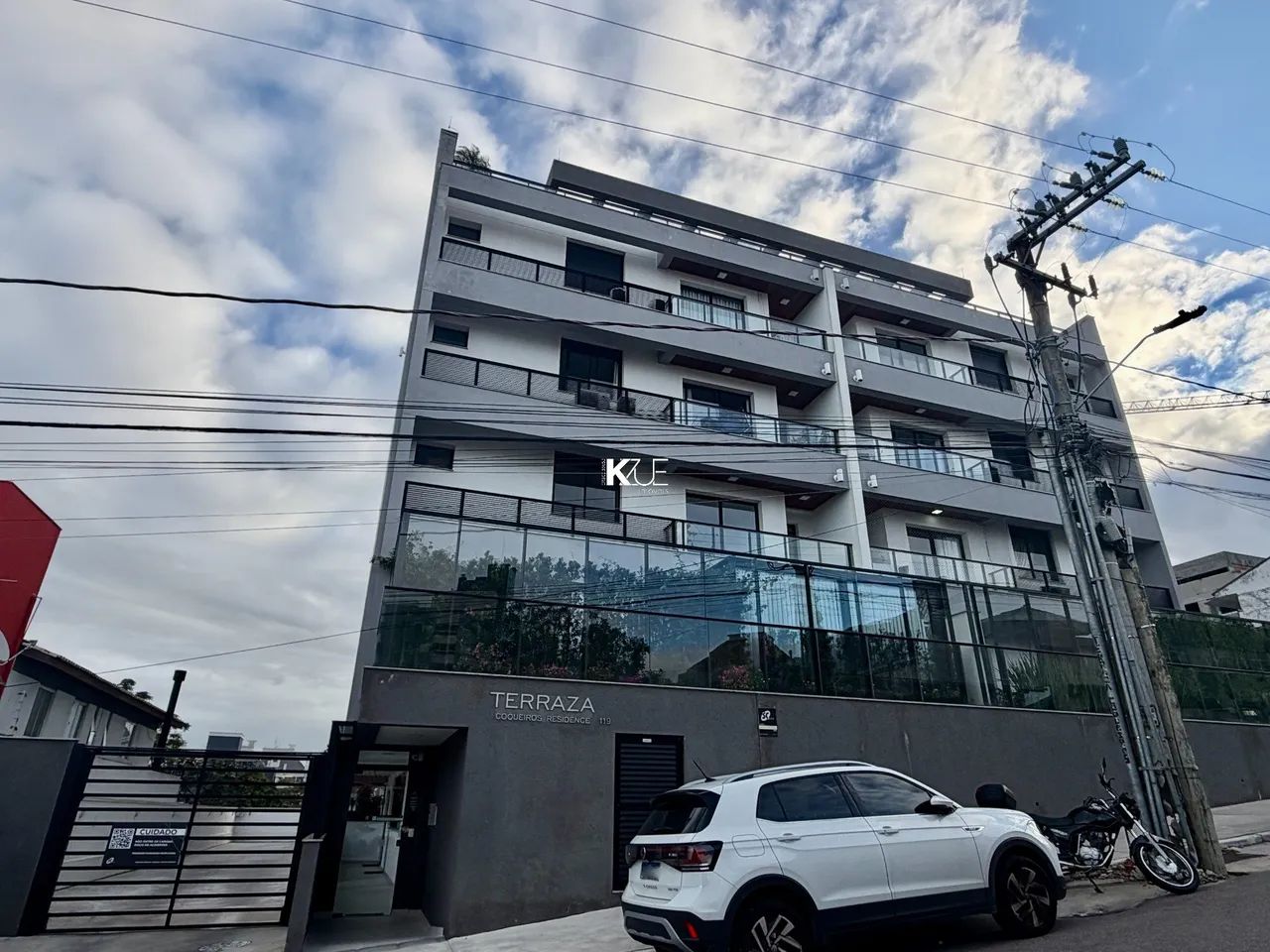 Apartamento 02 dormitórios semimobiliado, para alugar em Coqueiros, Florianópolis SC