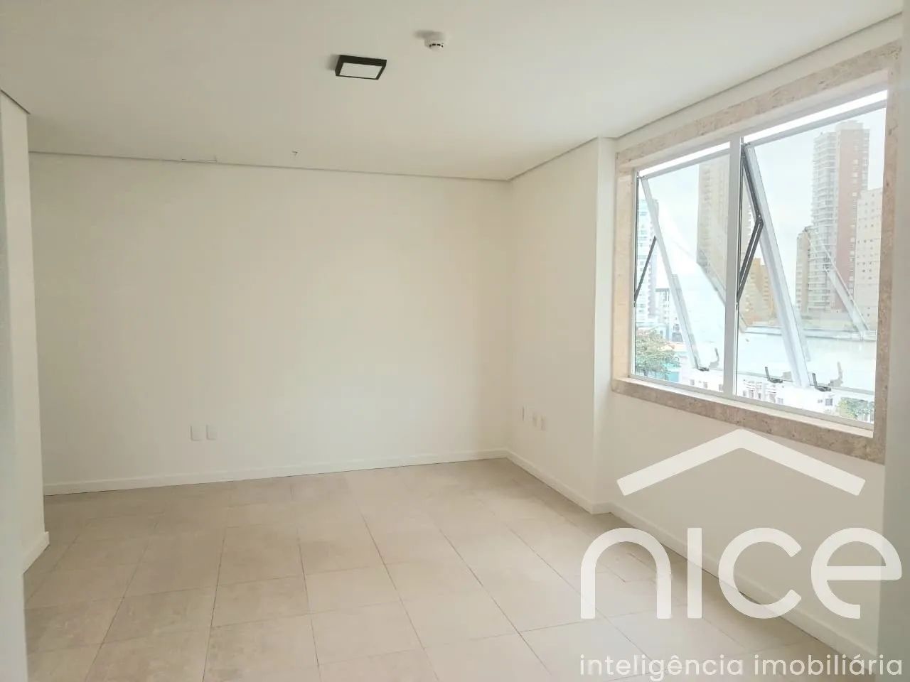 Sala comercial para locação, bairro centro, Itajaí-SC