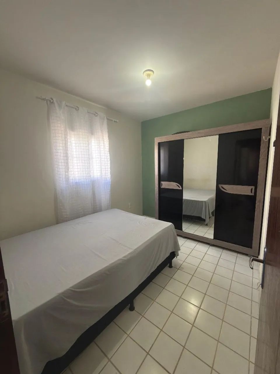 Alugo quarto (para mulheres) no Bessa 