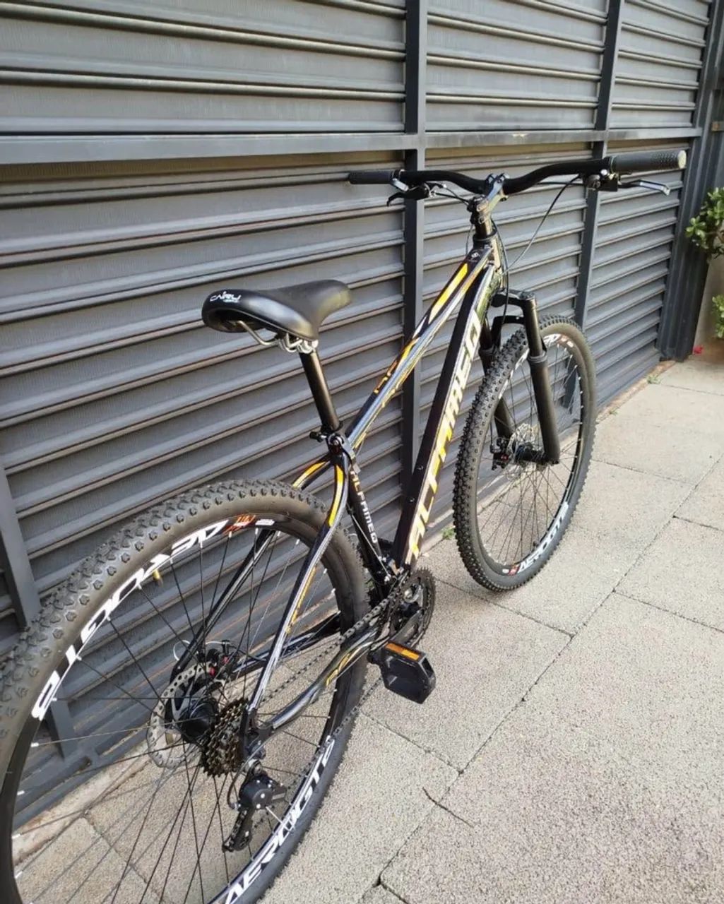 Bicicleta preta aro 29 - Foto 2