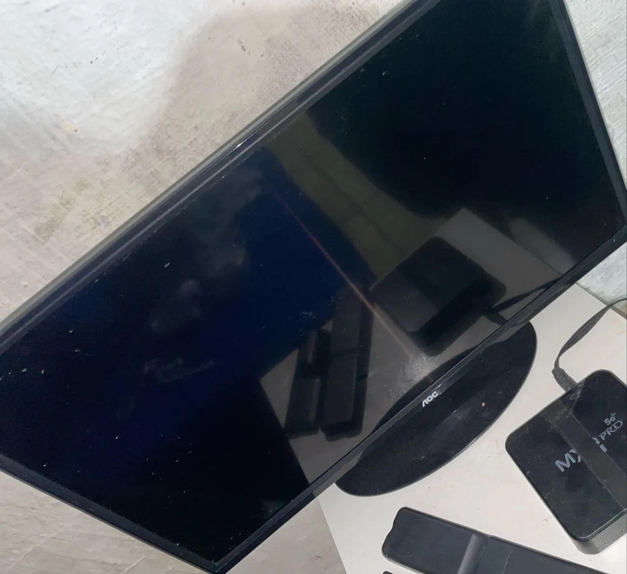 VENDE SE TELEVISÃO NOVA