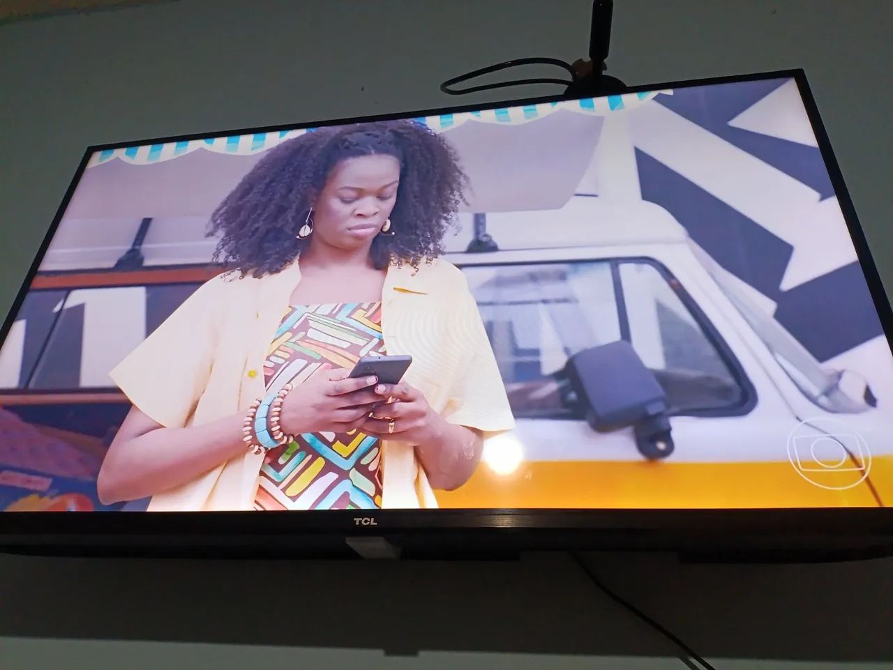 Tv smart Android 32 polegadas pouco tempo de uso - Foto 4