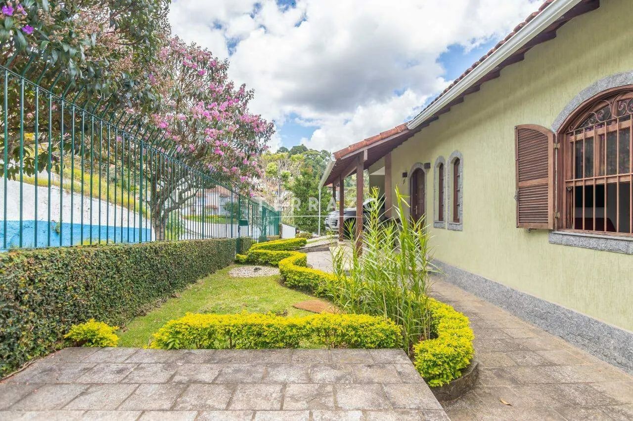 EXCELENTE CASA COM 4 QUARTOS NO PANORAMA - TERESÓPOLIS/RJ - cod 3426 - Foto 4