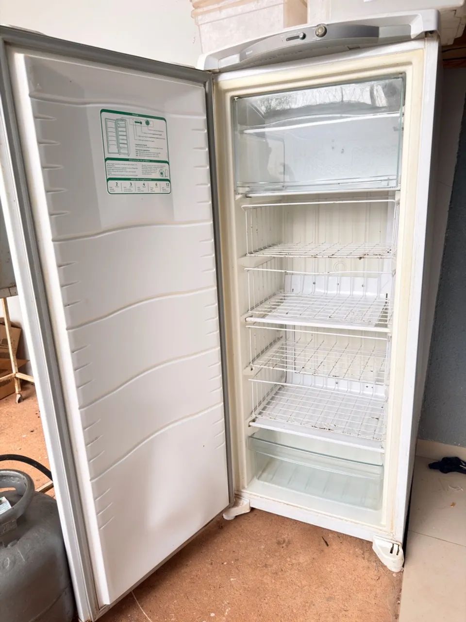 Vendo freezer vertical 