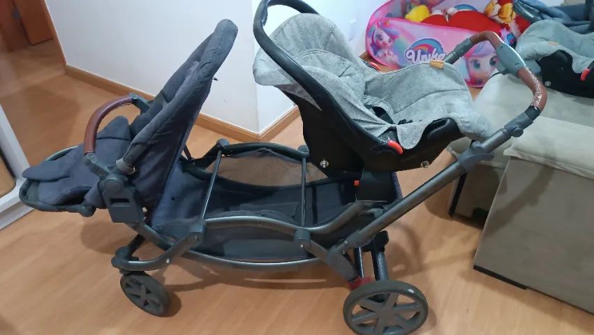 Carrinho de bebê gêmeos 
