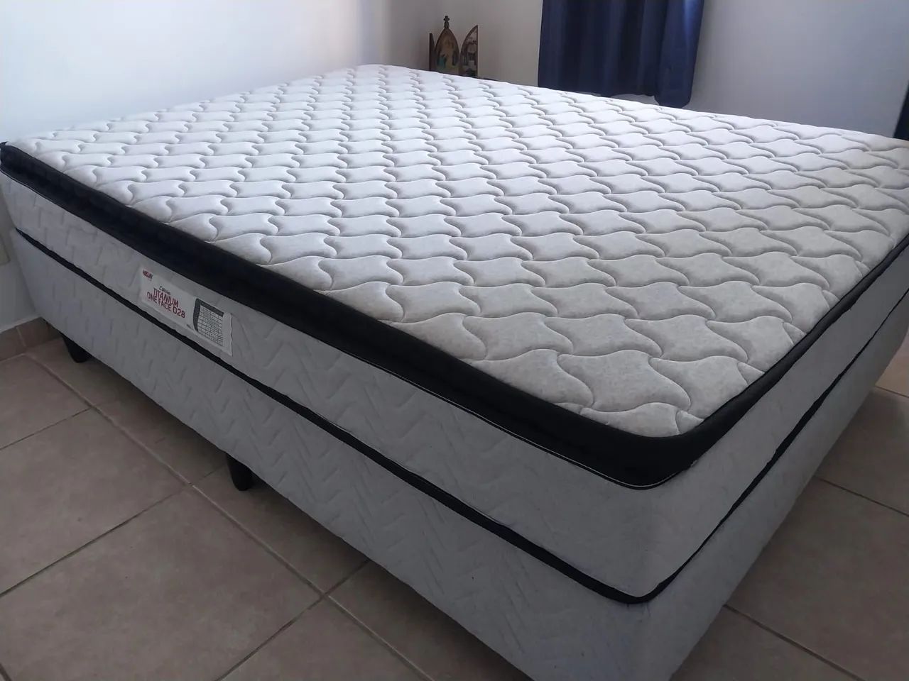 Cama box semi nova 