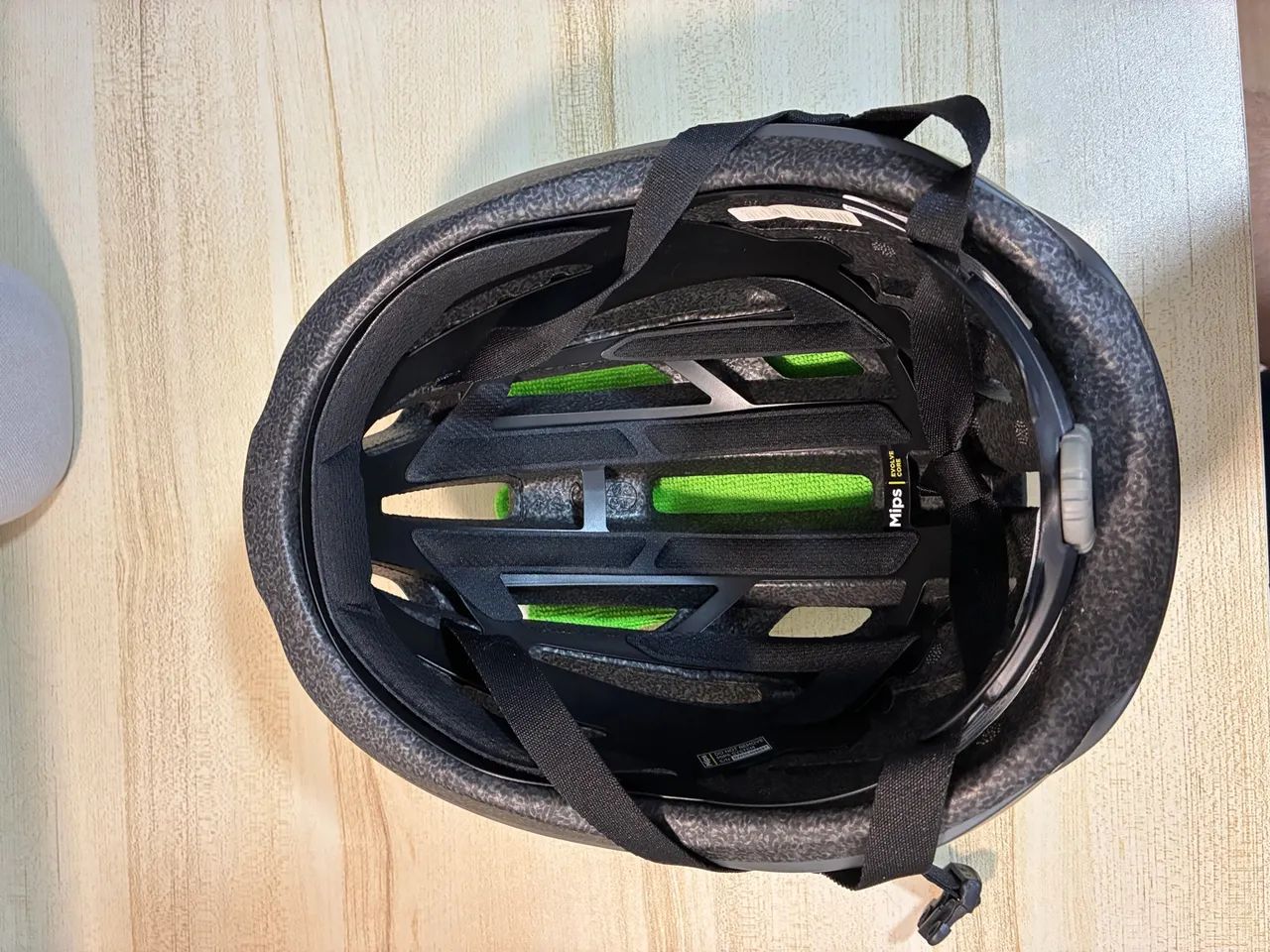 Capacete Giro Isode Mips II na caixa - Foto 2