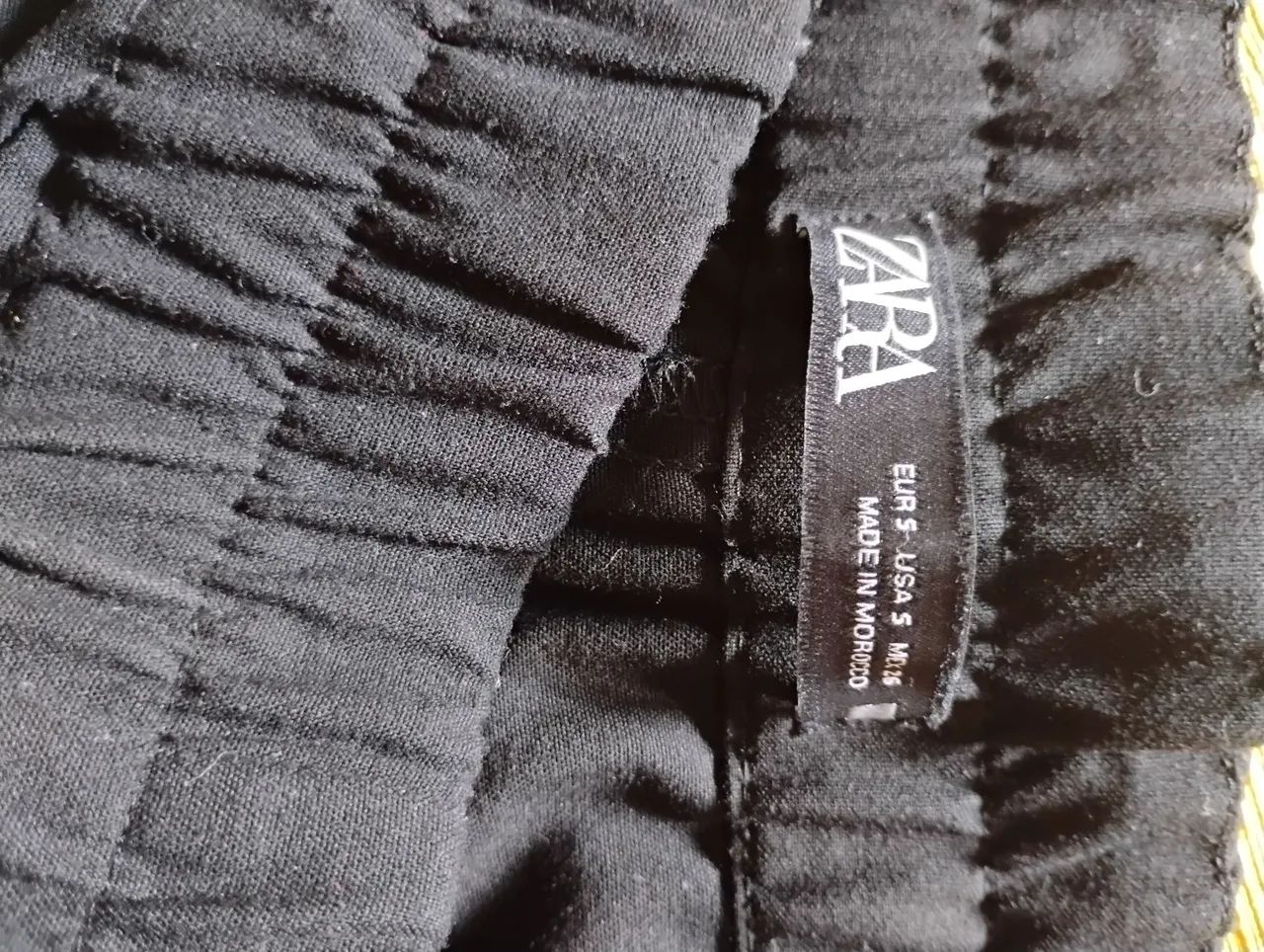 Calça ZARA preta TAM M - Foto 2