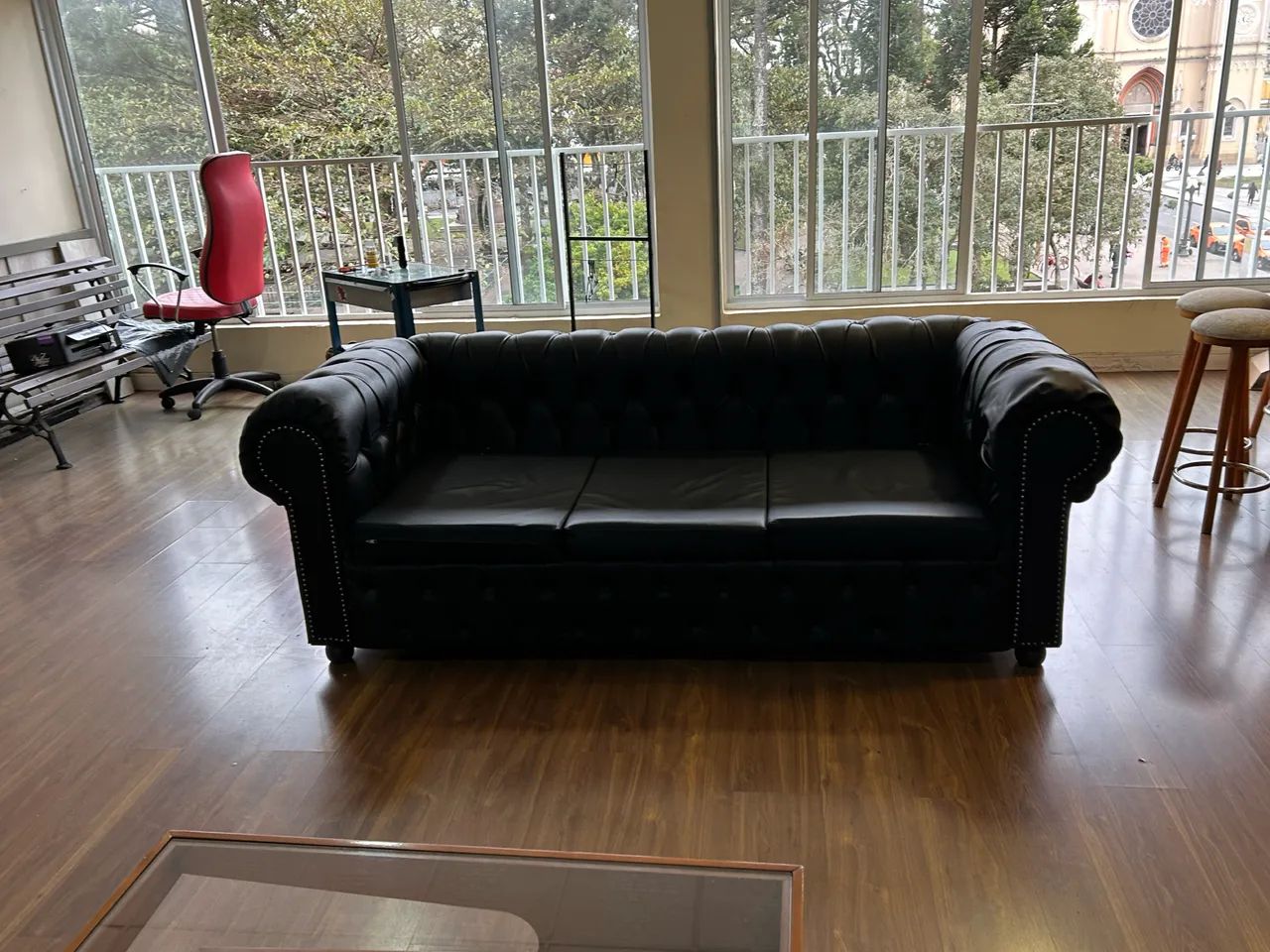 Sofá estilo chesterfield  - Foto 2