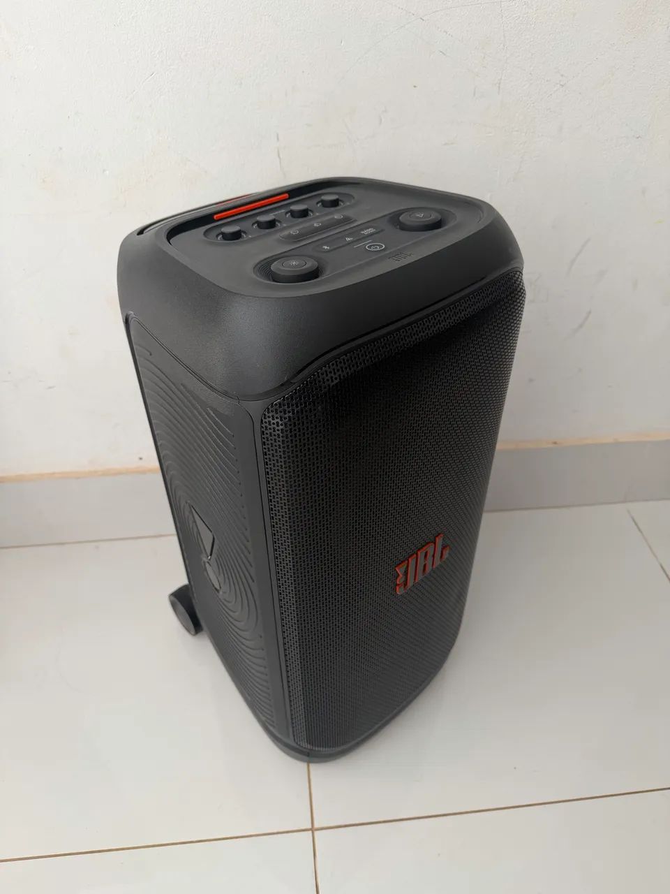 Caixa de som JBL Partybox 320 com microfone - Foto 2