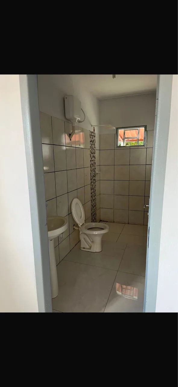 Casa boa no centro com porcelanato e forrada - Foto 2