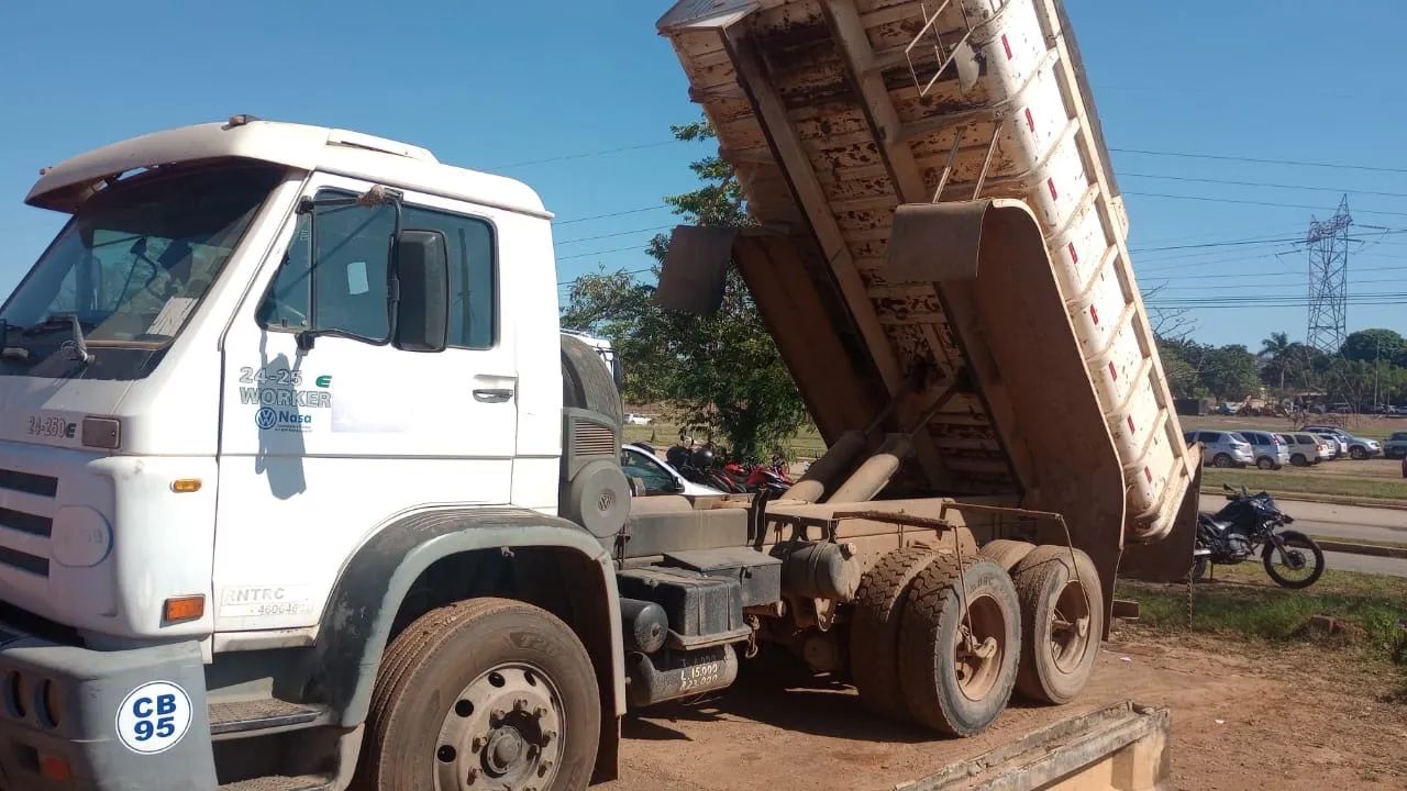 Caminhão basculante trucado - Foto 4