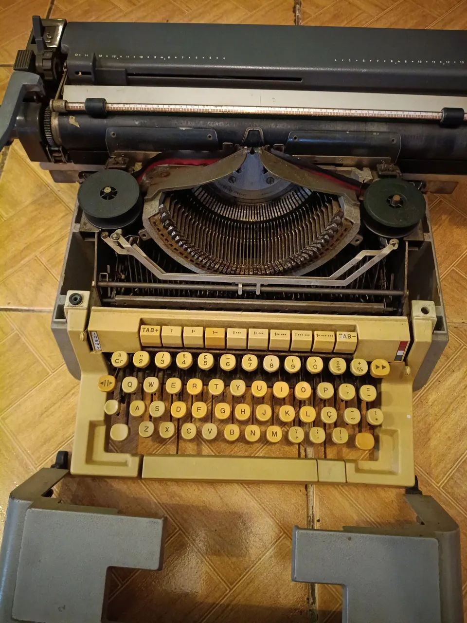 Máquina de Escrever Olivetti Linea 98 - Foto 2