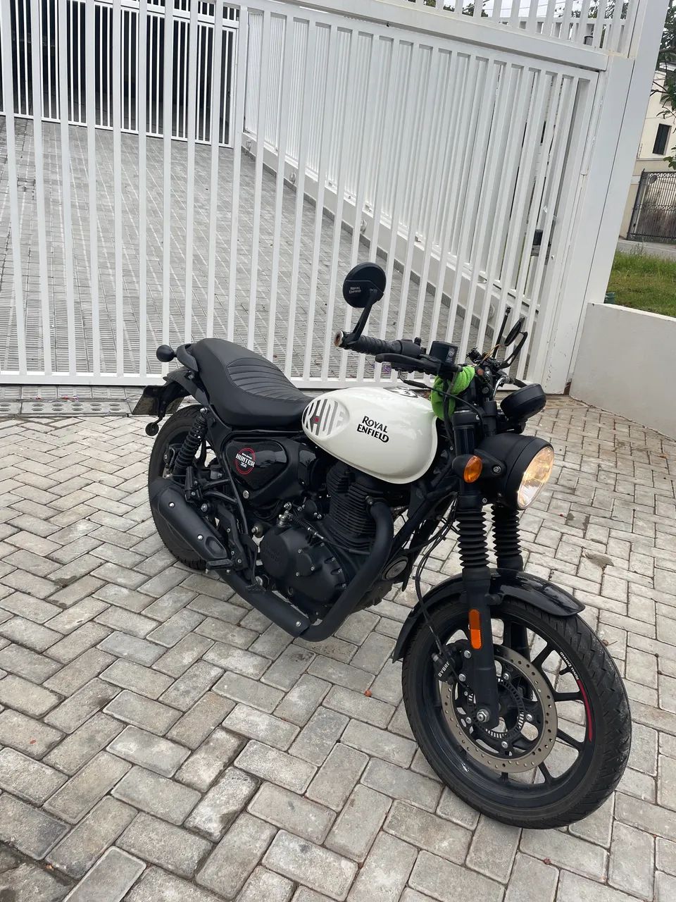 Hunter 350 customizada
