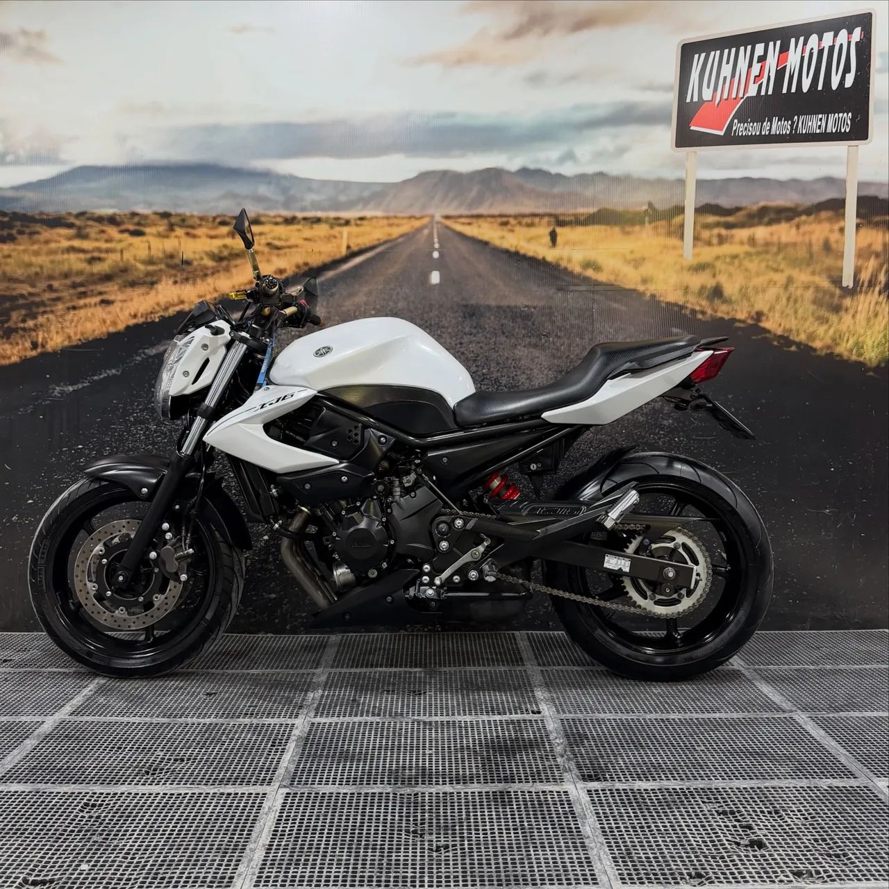 YAMAHA XJ6 N 2012  - Foto 3