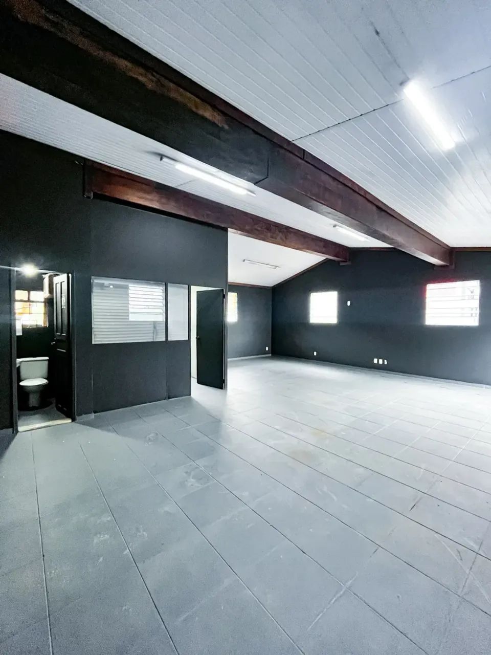 Loja comercial em Nogueira