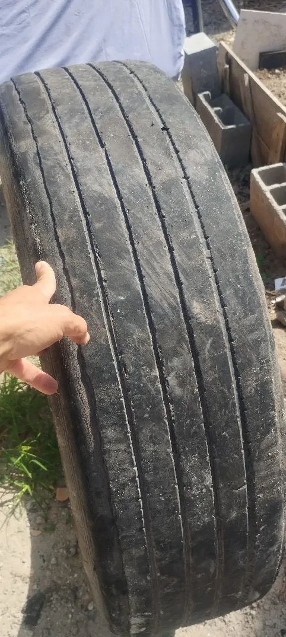 Pneu caminhão aro 295/80 R22.5 - Foto 5