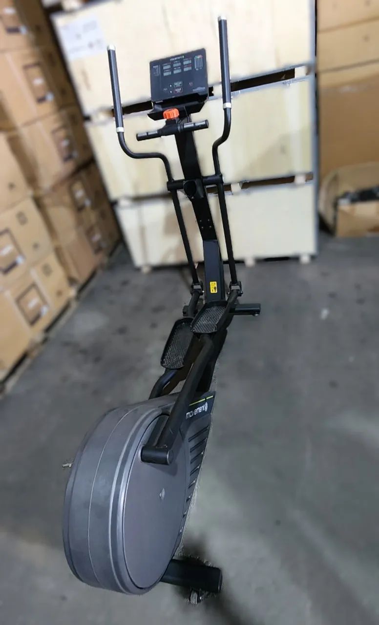 Elíptico Profissional LXE G4 Movement         ** EM ESTADO DE NOVO ** - Foto 6