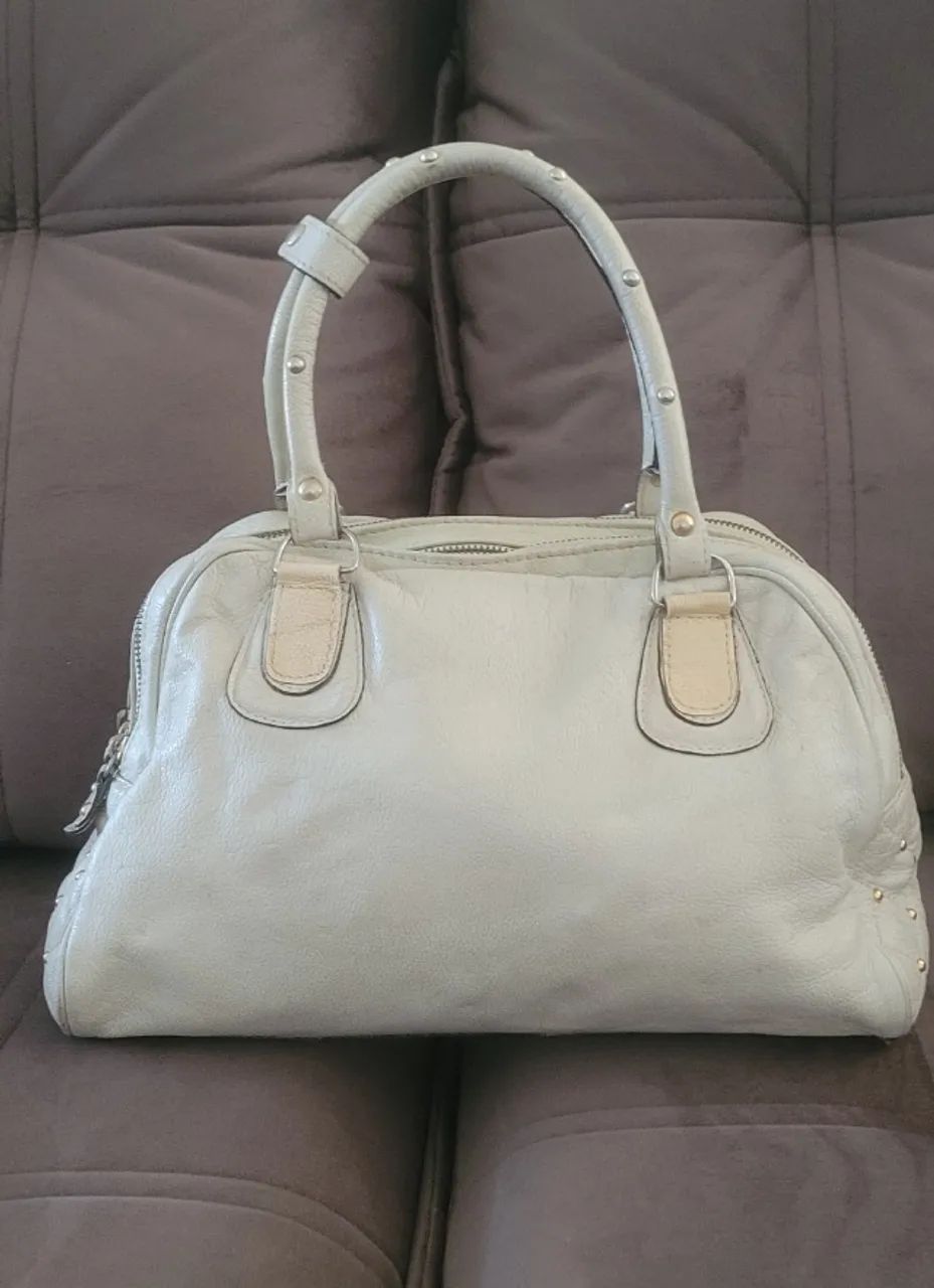 Bolsa Smartbag Couro Legítimo, possui 3 repartições, bolso pequeno interno, de Ombro