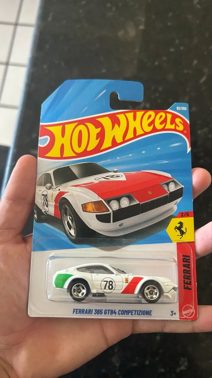 HotWheels Ferrari Gtb Branca com vermelha 