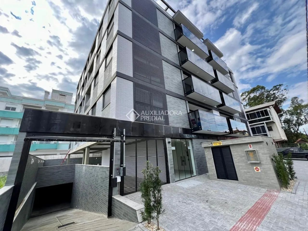Apartamento à venda em Canasvieiras com 76m² e 2 dormitórios/quartos disponíveis. - Foto 3