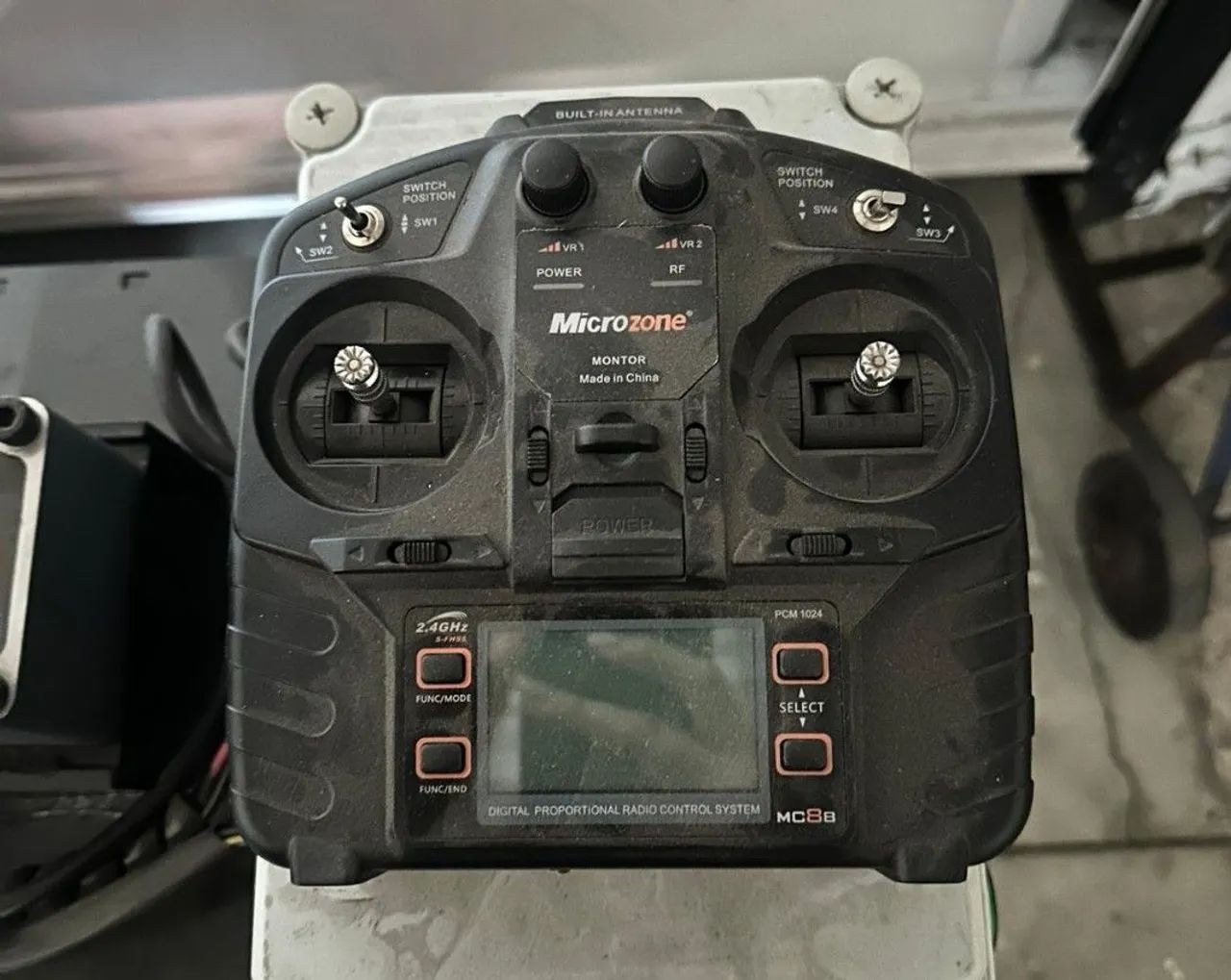 EMPILHADEIRA ELÉTRICA COM CONTROLE REMOTO 650KG - Foto 4