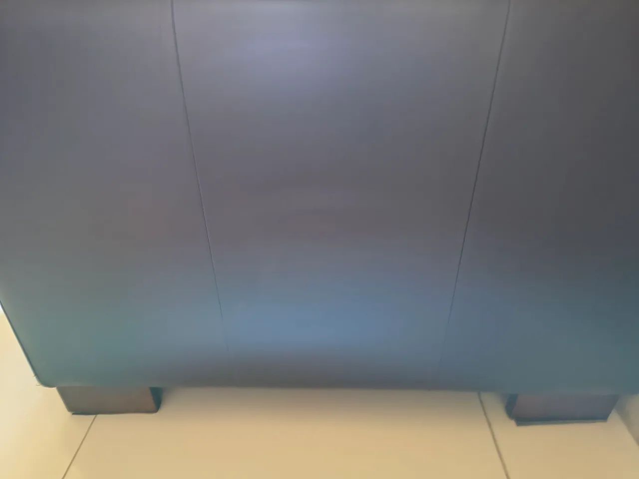 Vende-se 2 sofás de 2 lugares de couro legítimo, em bom estado de conservação.  - Foto 3