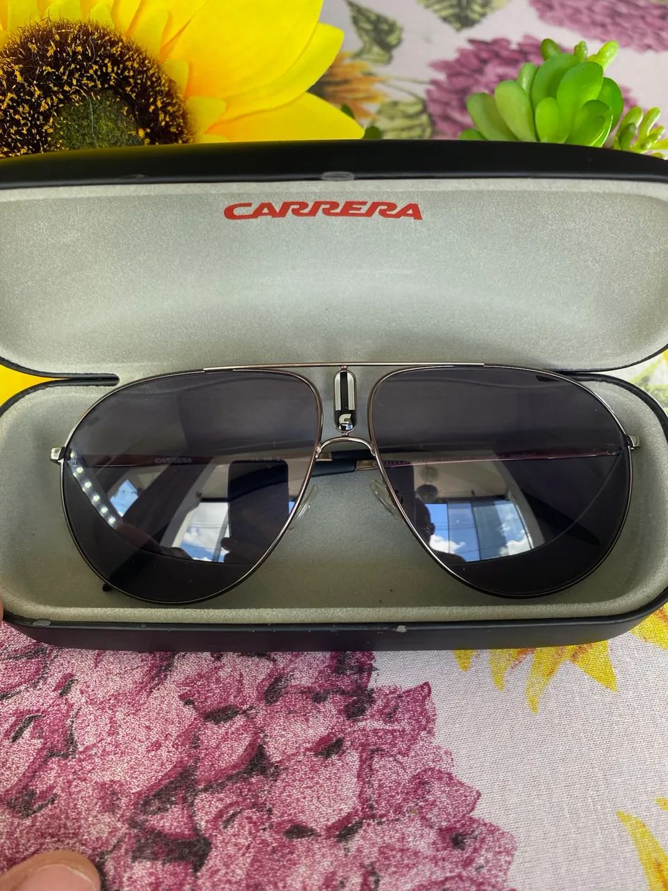 Óculos Carrera modelo aviador 