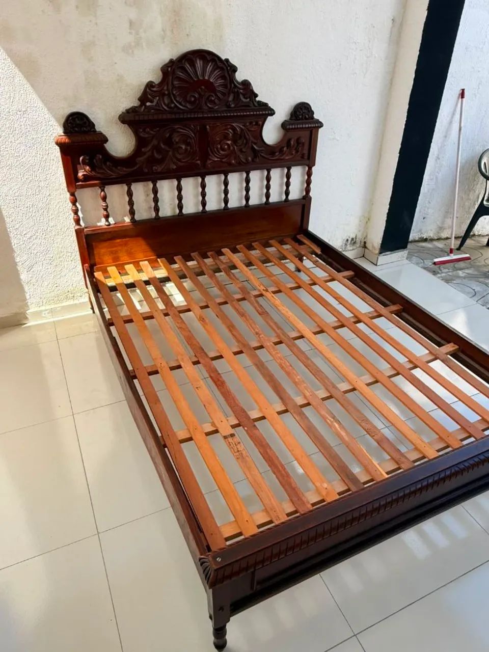 Cama colonial de madeira perfeita - Foto 4