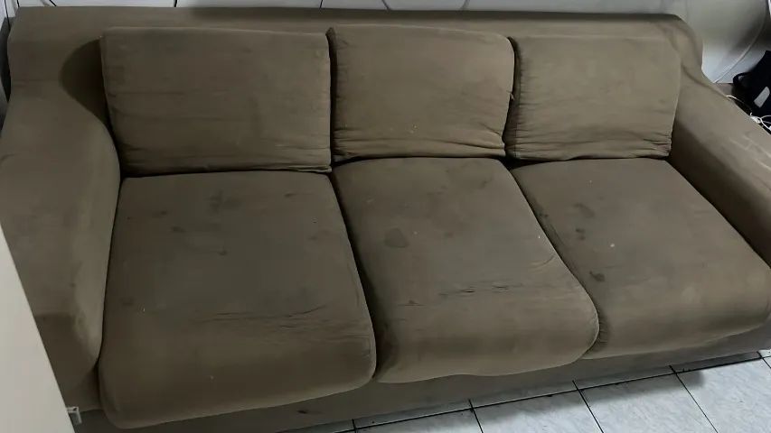 Sofá 3 Lugares Suede Bege Tecido Inteiro Sem Rasgos Liquidação BH