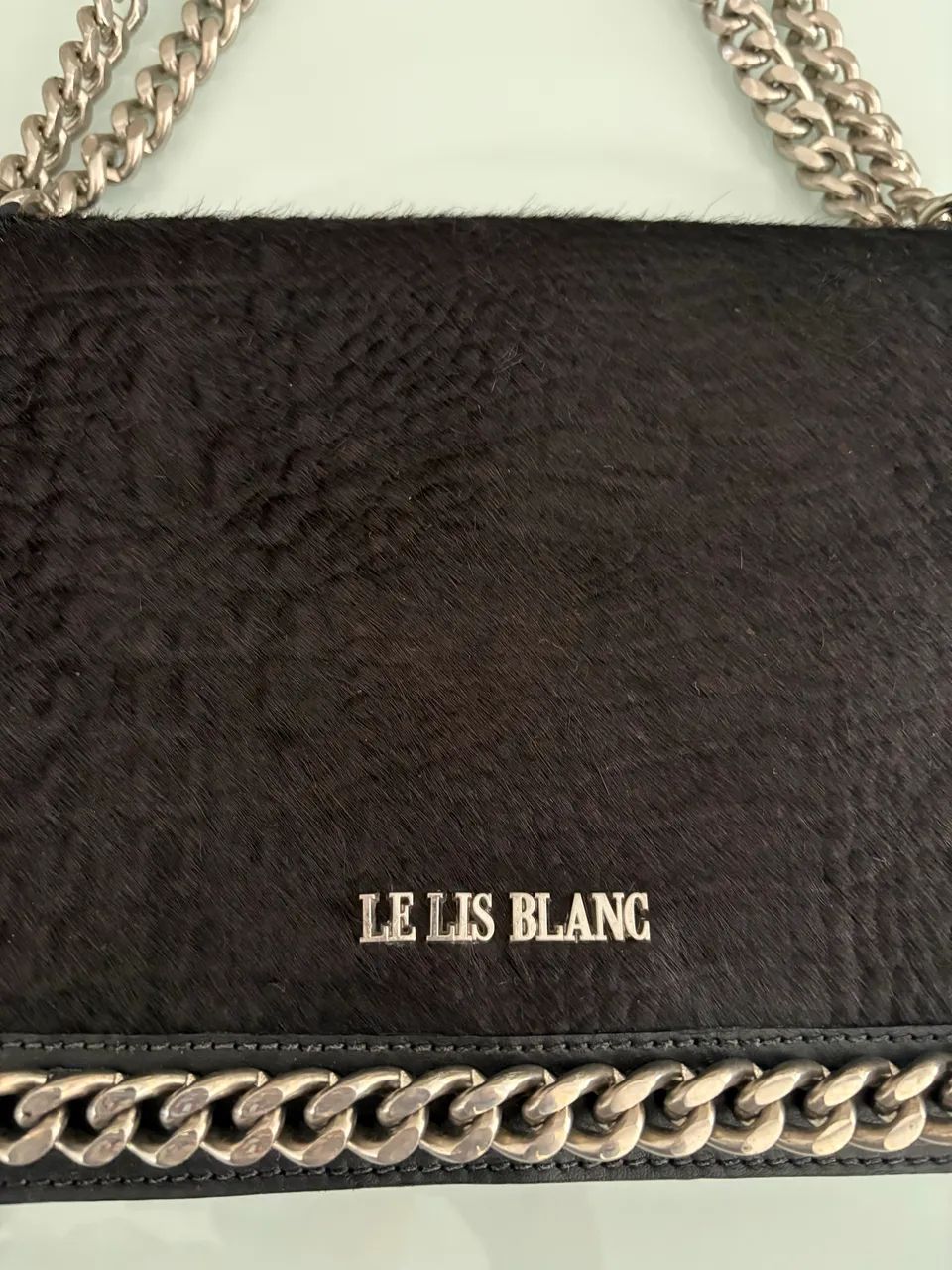 Bolsa Lelis Blanc de couro legítimo e pelo preta  - Foto 4