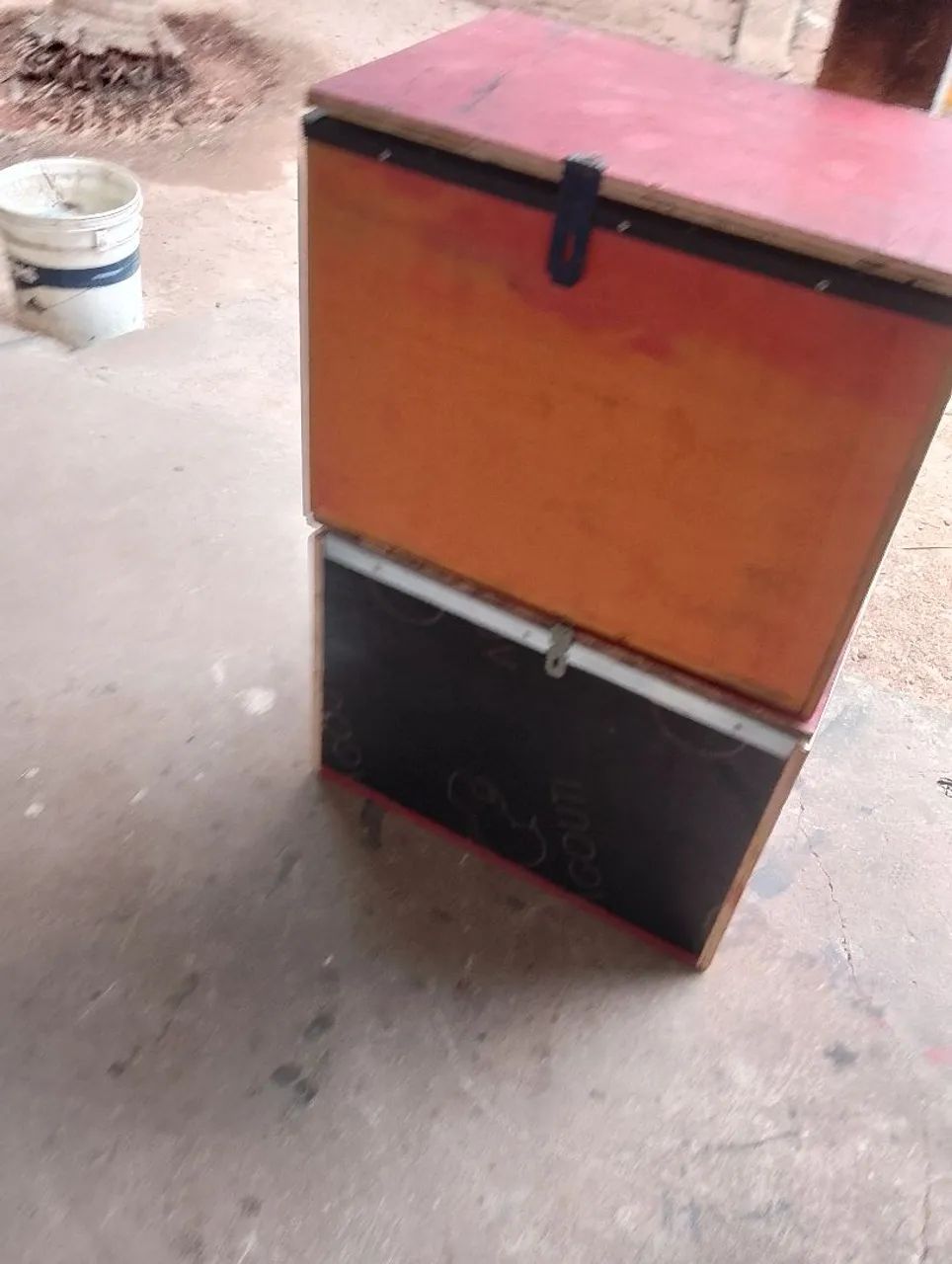 Vendo 2 baú multiuso 