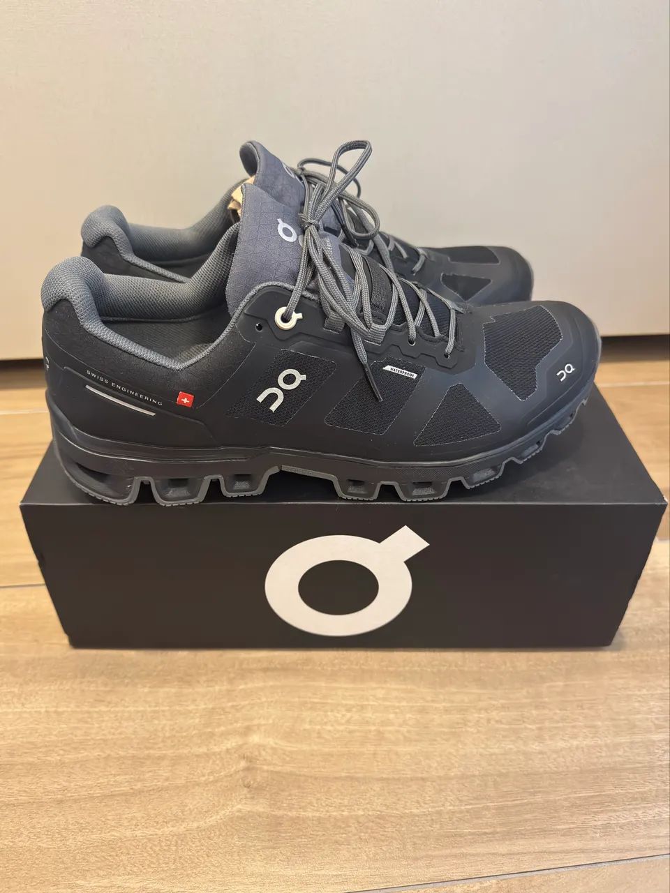 tênis on cloudventure a prova dágua preto/cinza