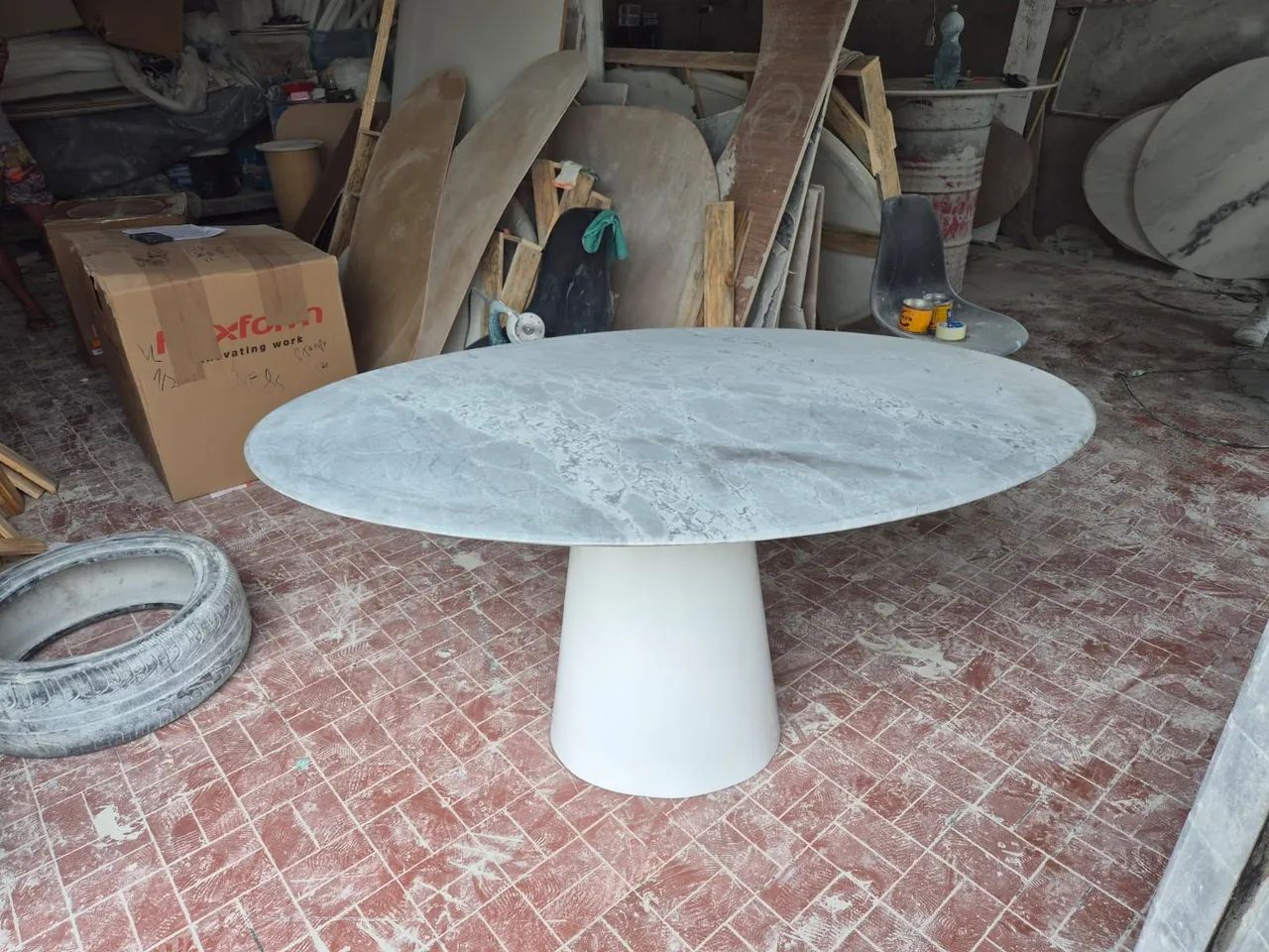 Base cone branca + tampo oval 1.60x0.90 carrara calacata
