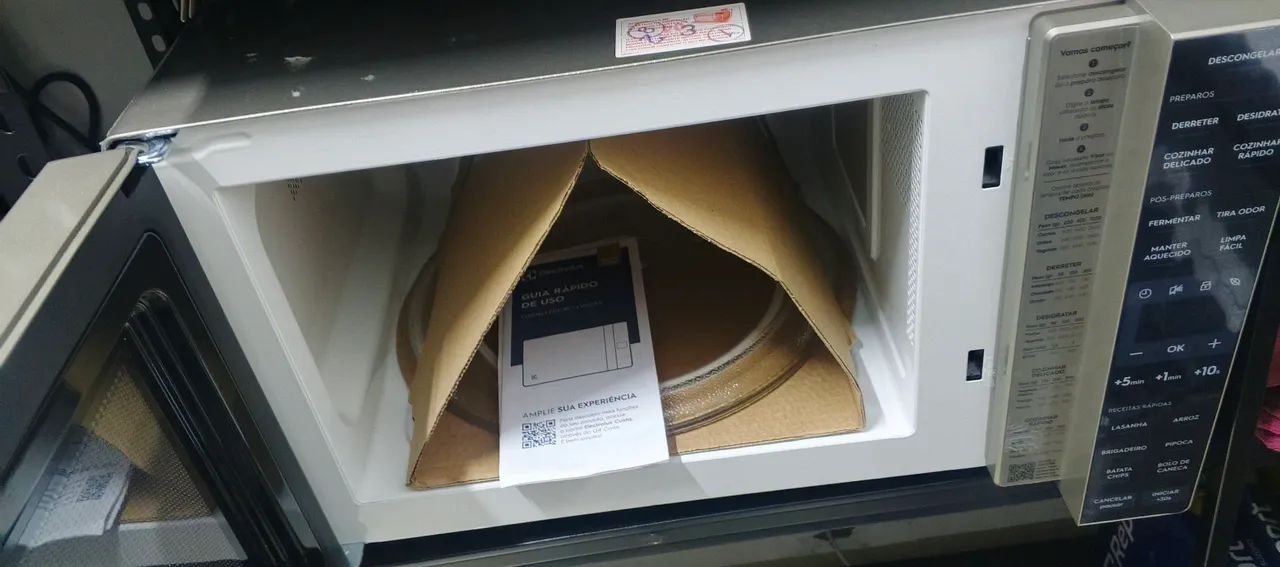 Microondas Eletrolux Branco 36L 220V novo - Foto 2