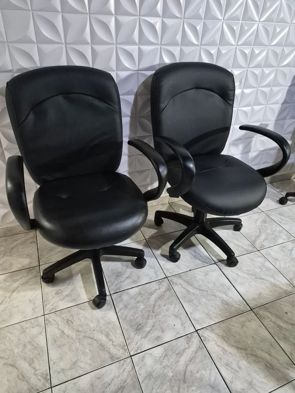 Cadeiras Executiva Couro (perfeito estado)