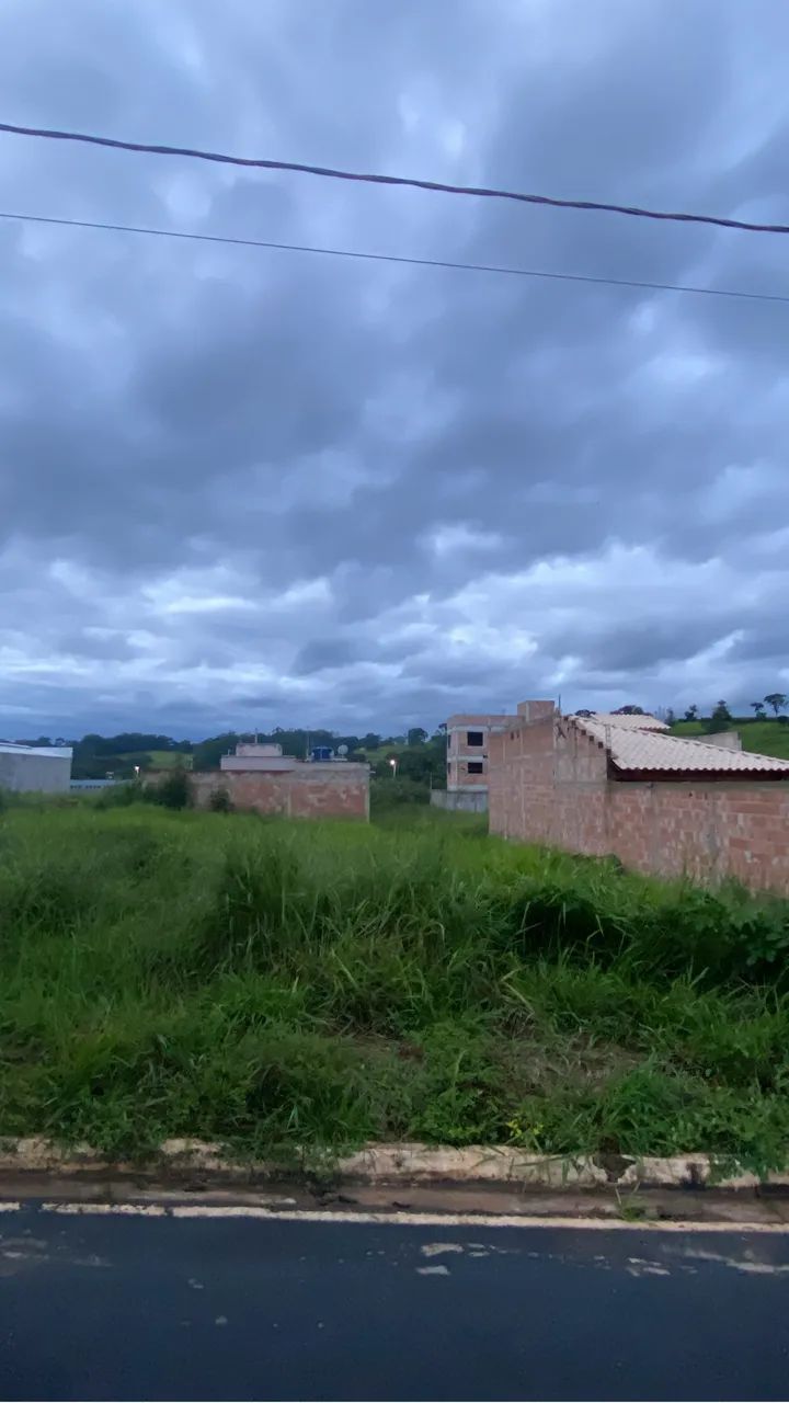 Lote 300 metros Dona Quita excelente localização 