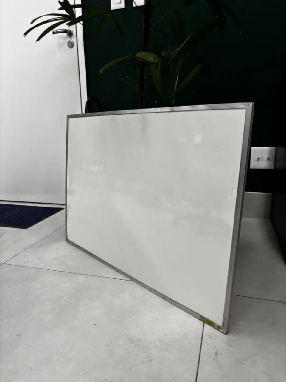 Quadro branco com moldura de alumínio