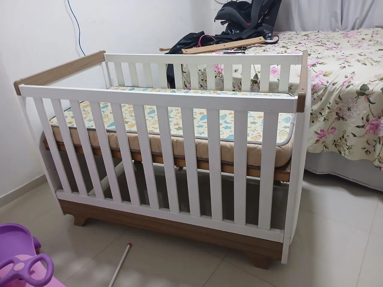 Berço infantil branco de madeira - Foto 3