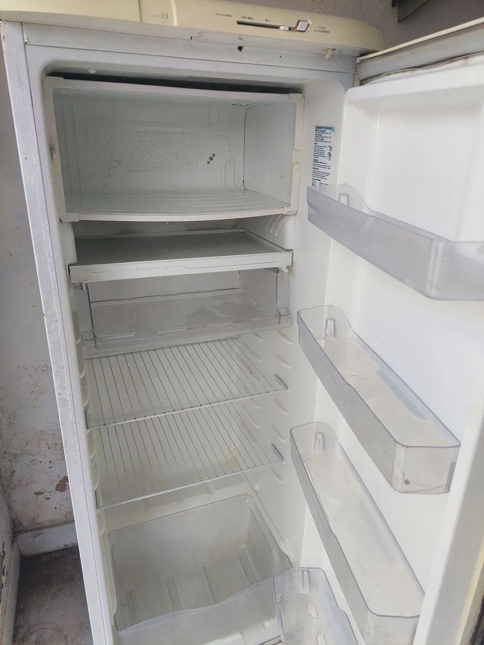 Vendo,geladeira funcionando normal  - Foto 3