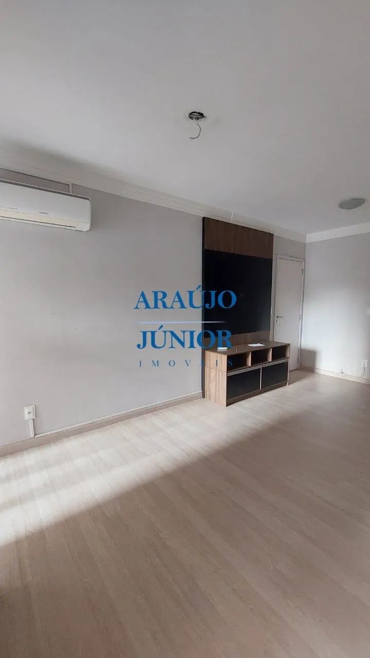 Oportunidade! Espaçoso, com móveis planejados e no centro da cidade! - Foto 2
