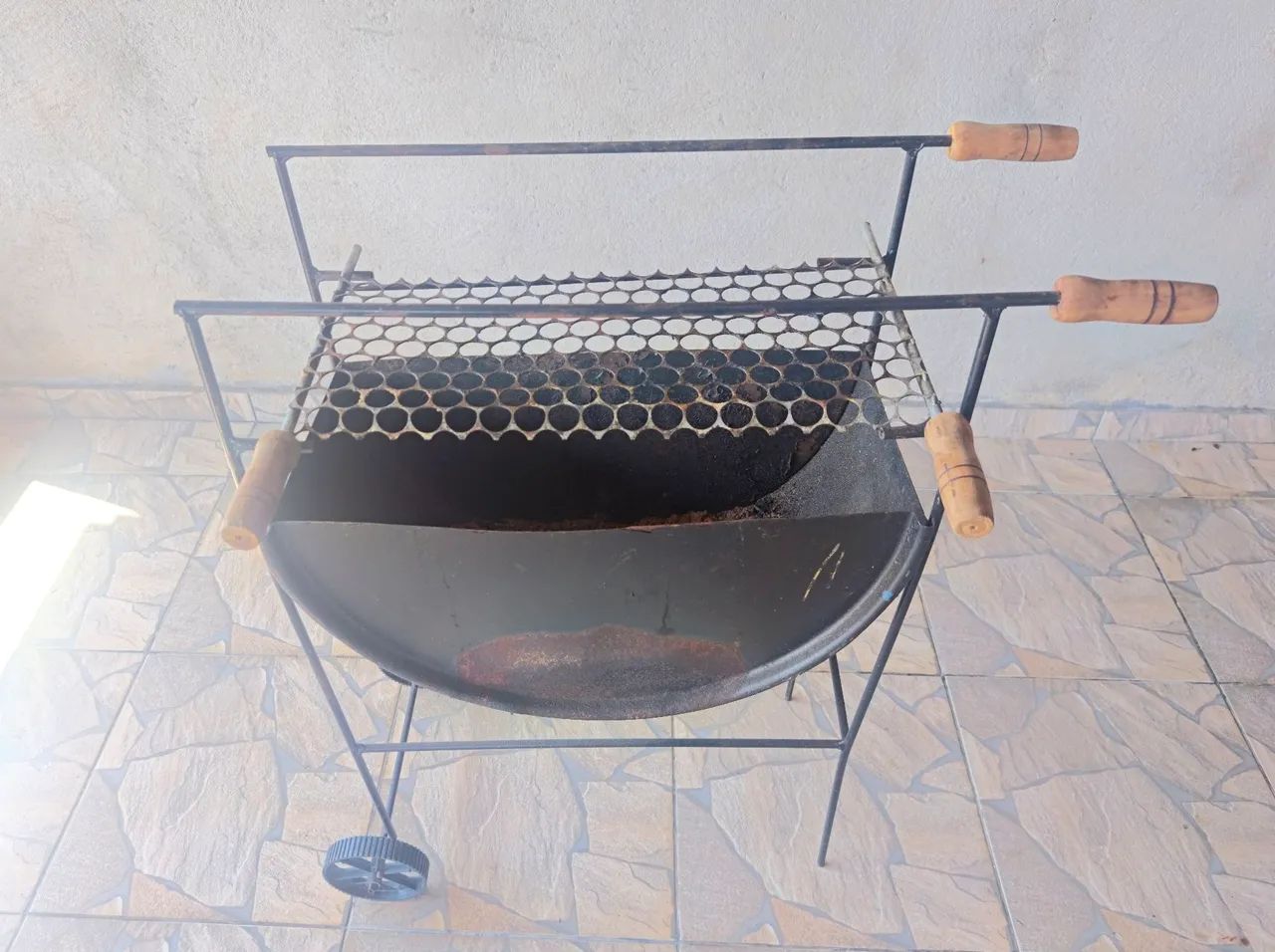 Churrasqueira com rodinha 
