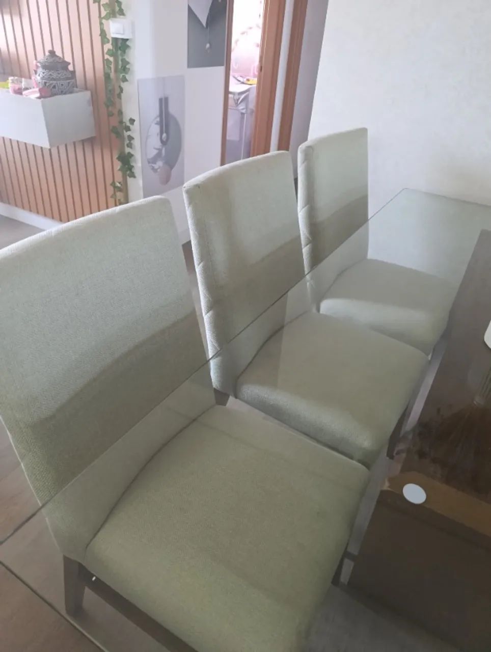 Mesa de jantar de madeira